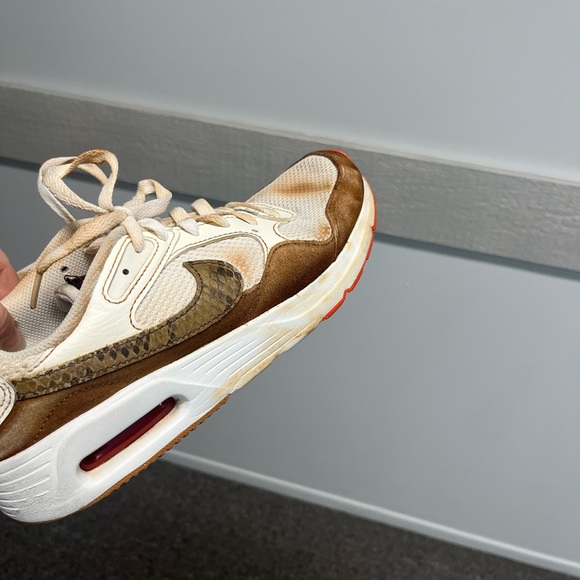 Woman’s Nike Shoes 8.5 - Picture 2 of 8